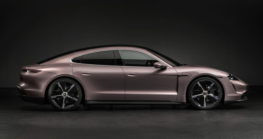  Porsche Taycan 2020 года  (WW) (фото 7 из 11)